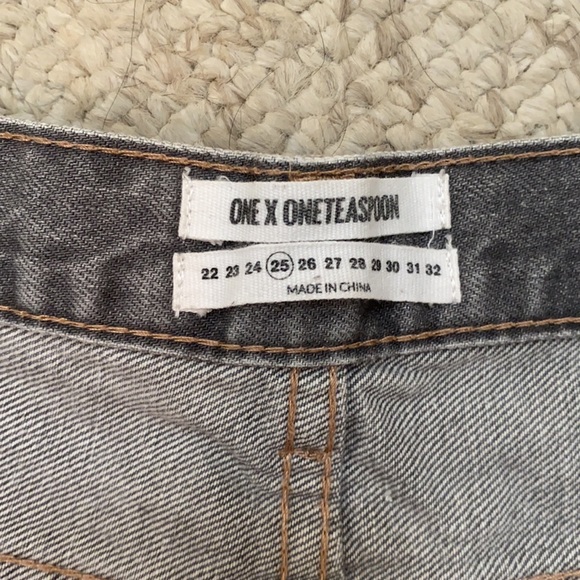 One Teaspoon Jean Shorts gray acid wash size 25 - Picture 4 of 7